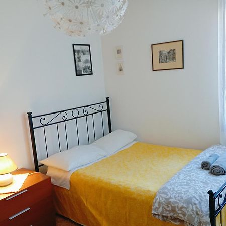 Two Steps From Rialto Hotell Venedig Exteriör bild