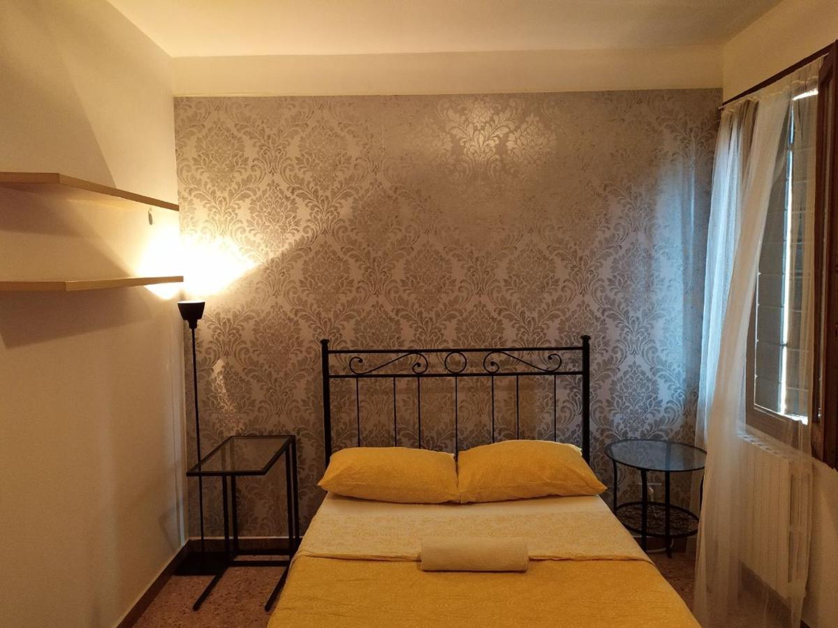 Two Steps From Rialto Hotell Venedig Exteriör bild