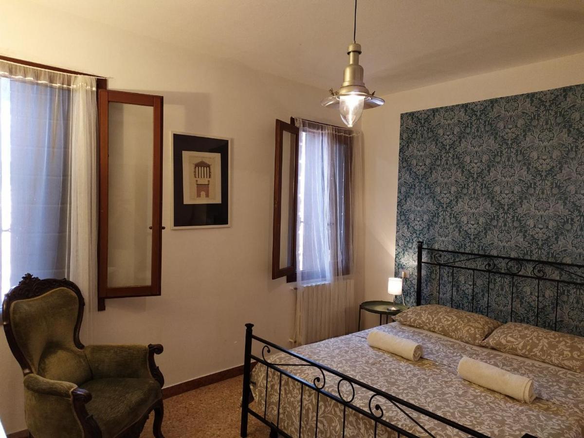 Two Steps From Rialto Hotell Venedig Exteriör bild