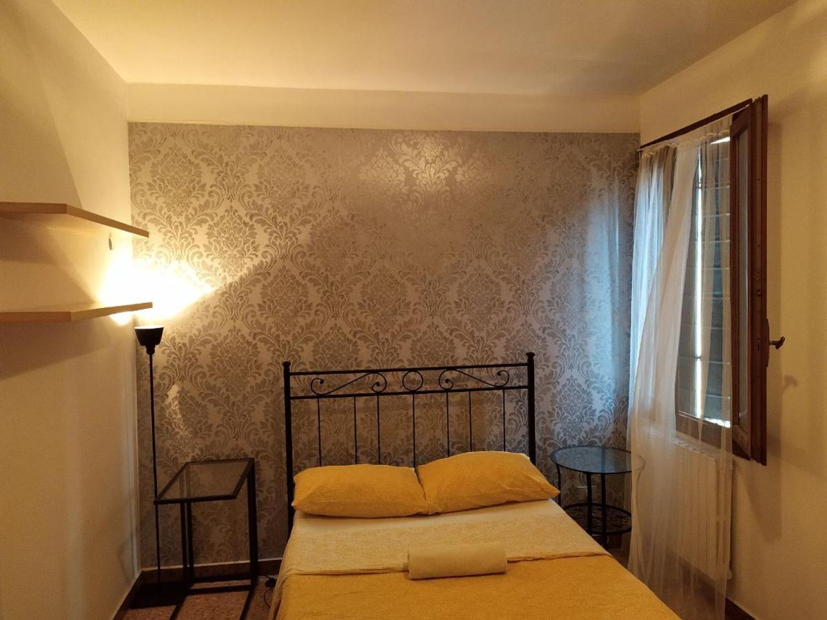 Two Steps From Rialto Hotell Venedig Exteriör bild